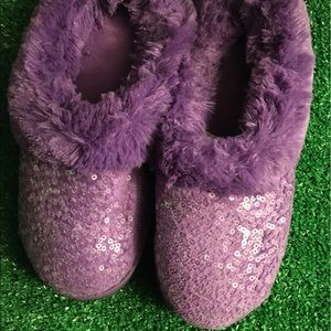 Delux memory foam purple fuzzy slippers size 7